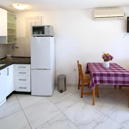 Ema Apartment
